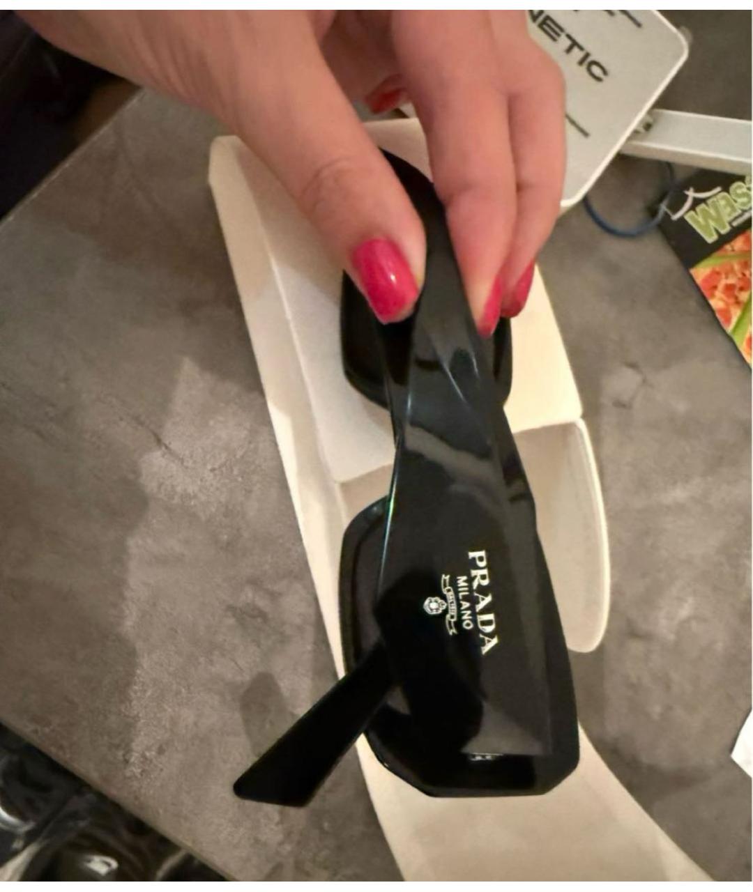 PRADA Черные пластиковые солнцезащитные очки, фото 3