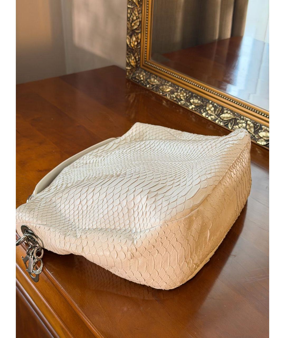 CHRISTIAN DIOR Белая сумка с короткими ручками из экзотической кожи, фото 3