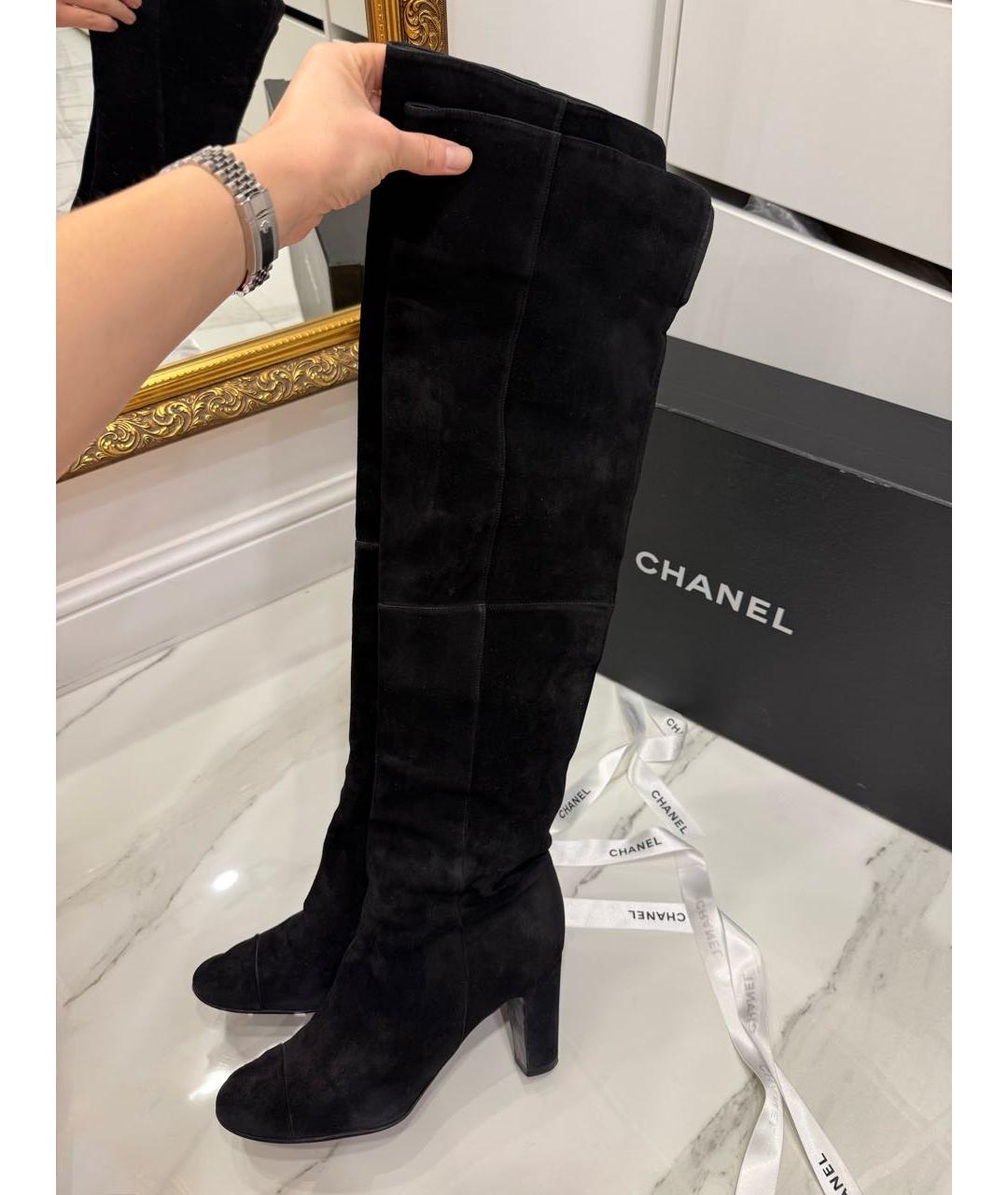 CHANEL Черные замшевые ботфорты, фото 3