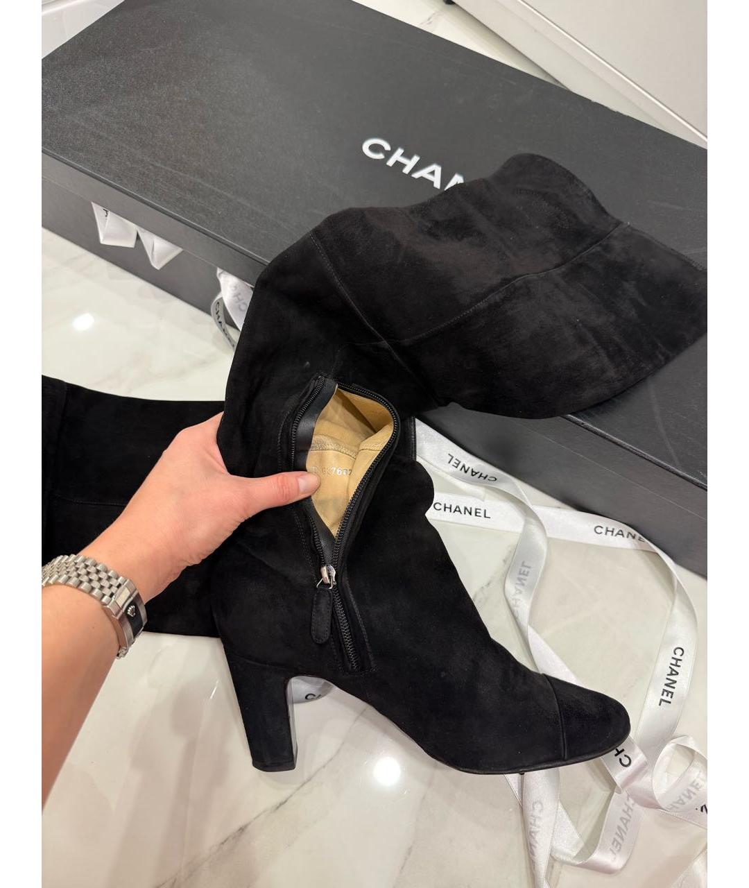 CHANEL Черные замшевые ботфорты, фото 4
