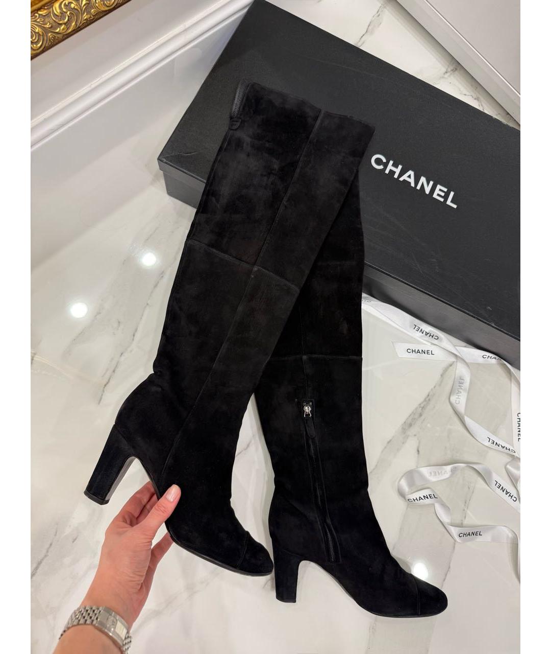 CHANEL Черные замшевые ботфорты, фото 2