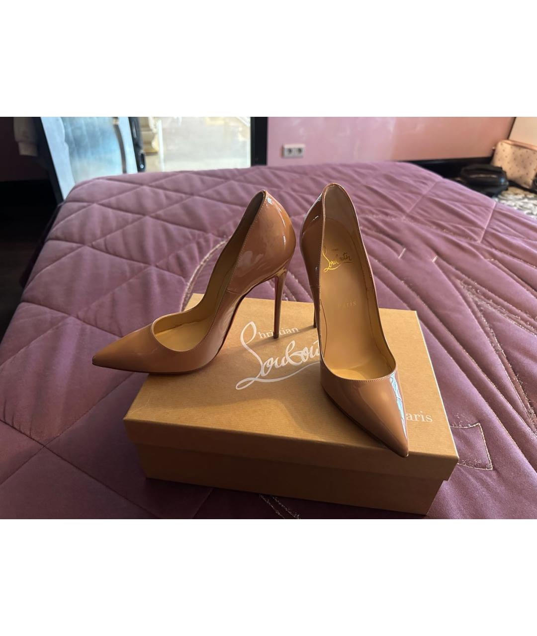 CHRISTIAN LOUBOUTIN Бежевые туфли из лакированной кожи, фото 7