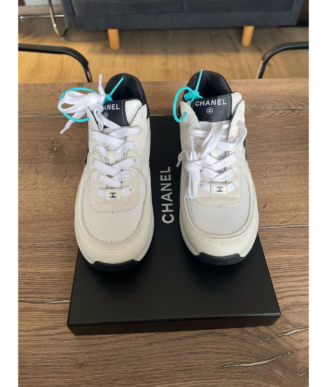 CHANEL Бежевые замшевые кроссовки, фото 2