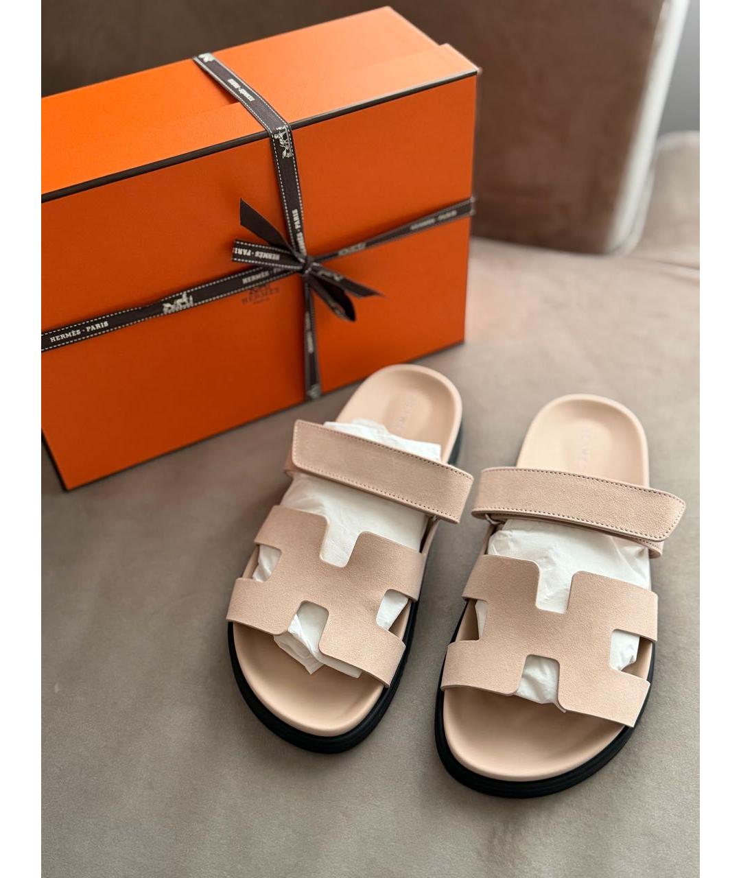 HERMES Бежевые замшевые сандалии, фото 2