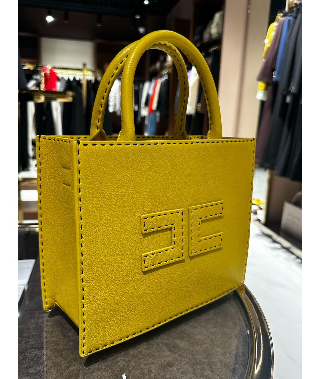 ELISABETTA FRANCHI Горчичная сумка с короткими ручками из искусственной кожи, фото 2