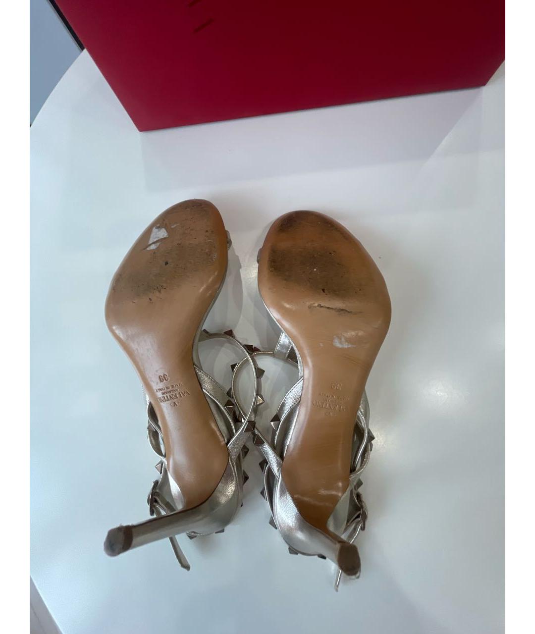 VALENTINO Золотые кожаные босоножки, фото 6