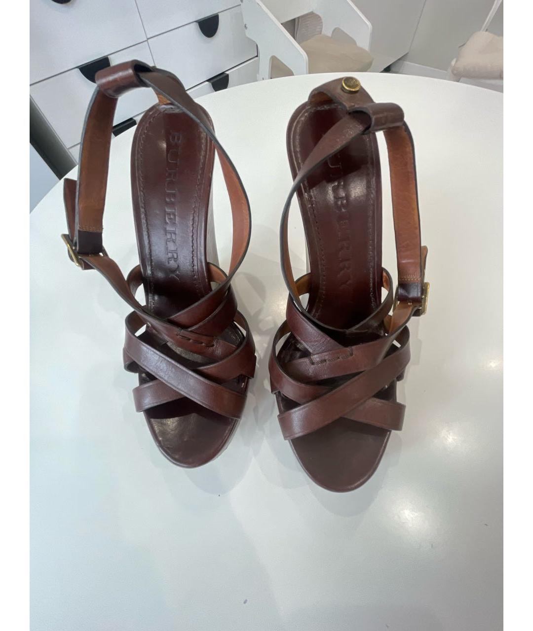 BURBERRY Коричневые кожаные босоножки, фото 2