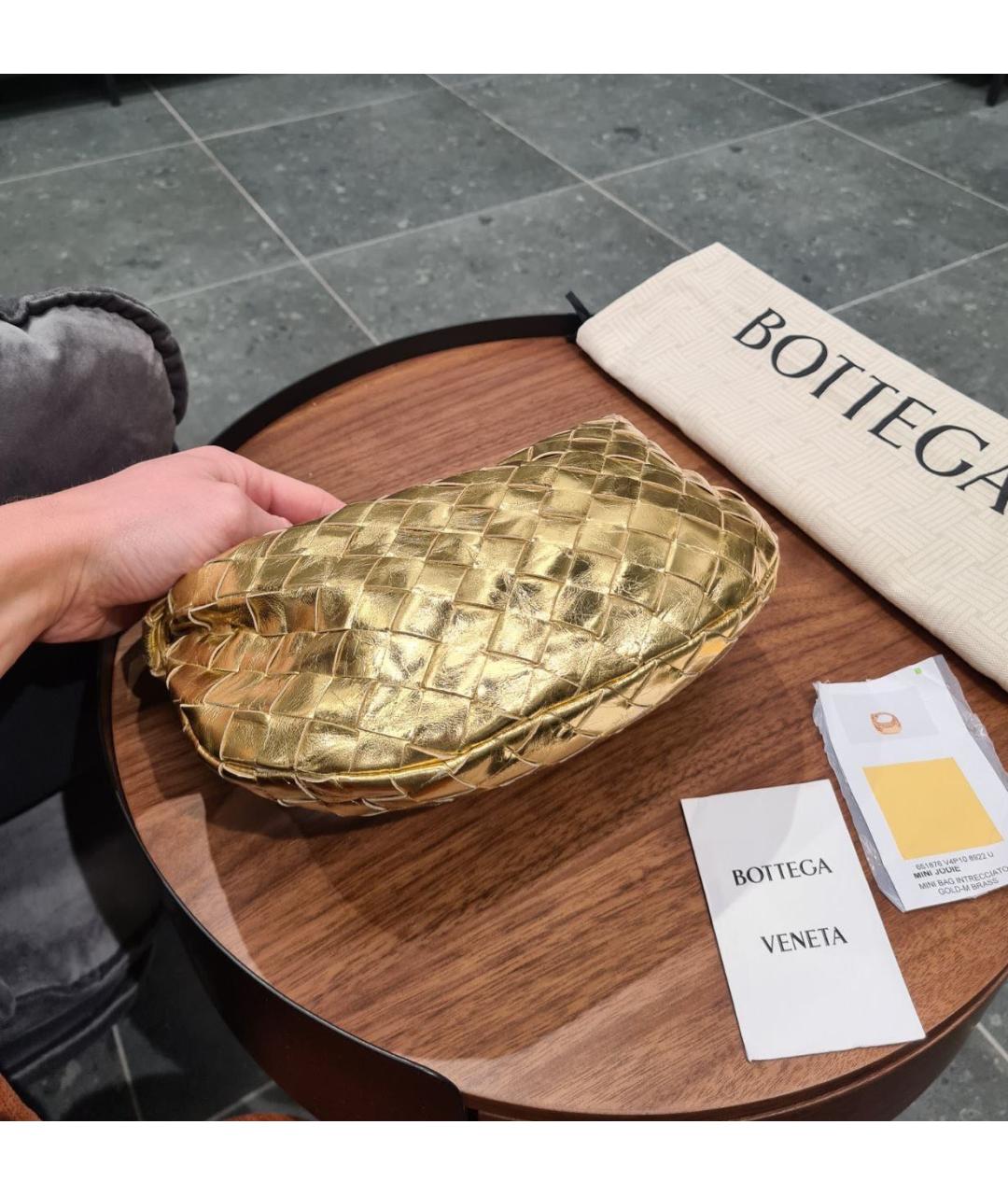 BOTTEGA VENETA Золотая кожаная сумка с короткими ручками, фото 4