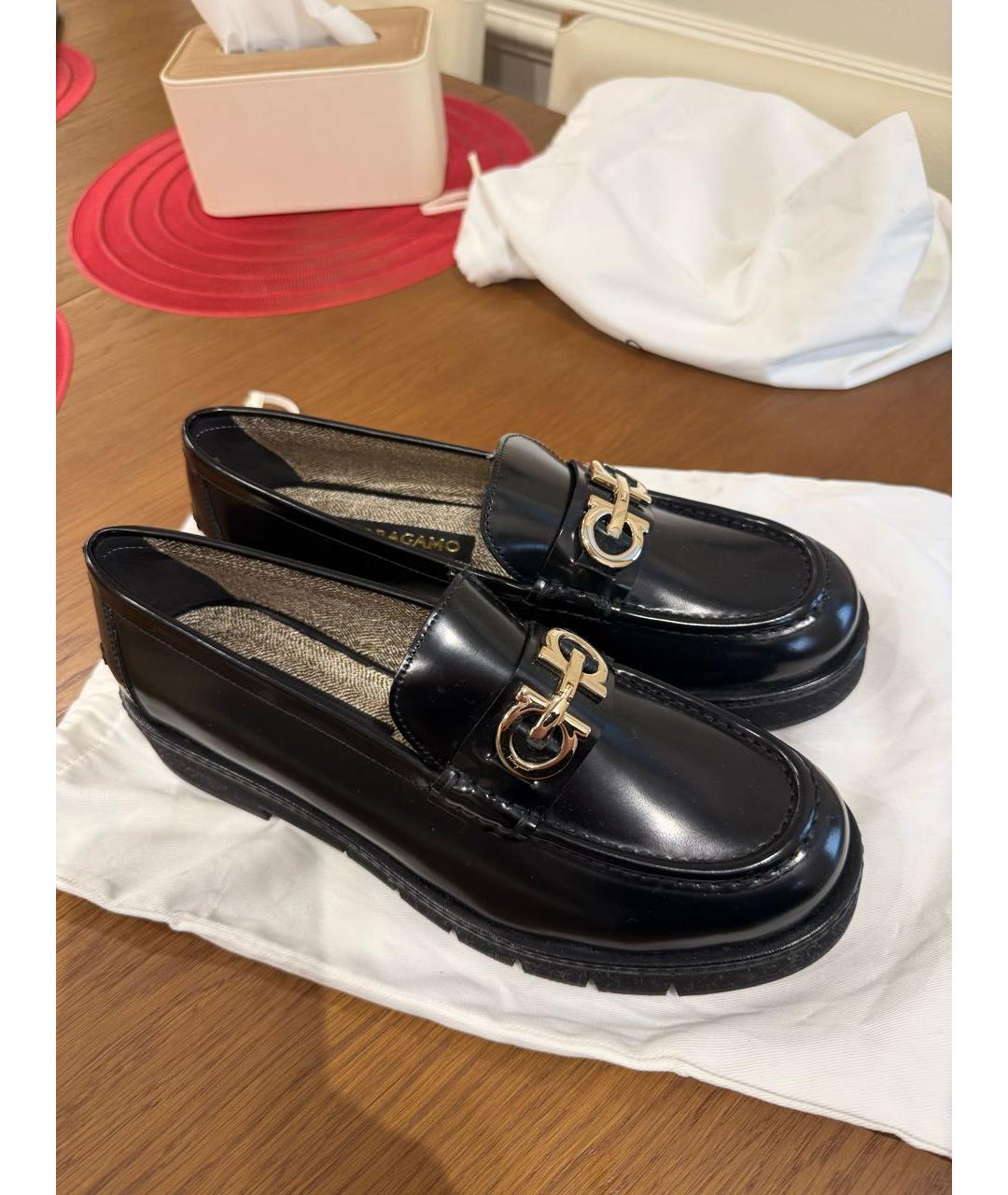 FERRAGAMO Черные лоферы из лакированной кожи, фото 5