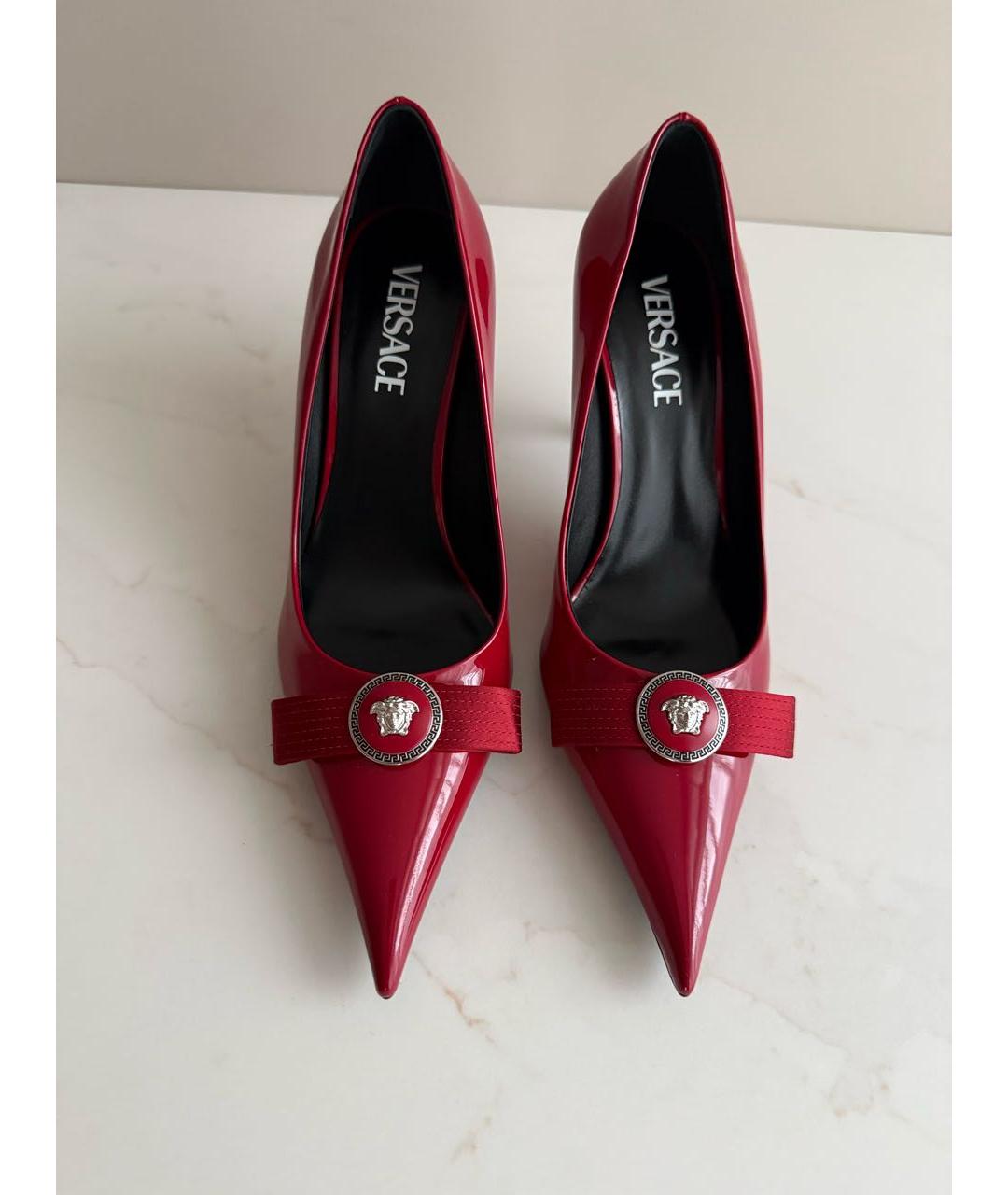 VERSACE Красные туфли из лакированной кожи, фото 3