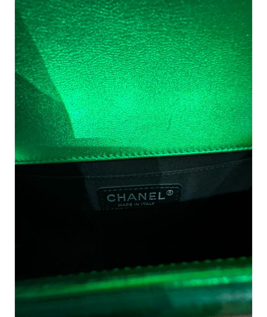 CHANEL Зеленая сумка через плечо из лакированной кожи, фото 4