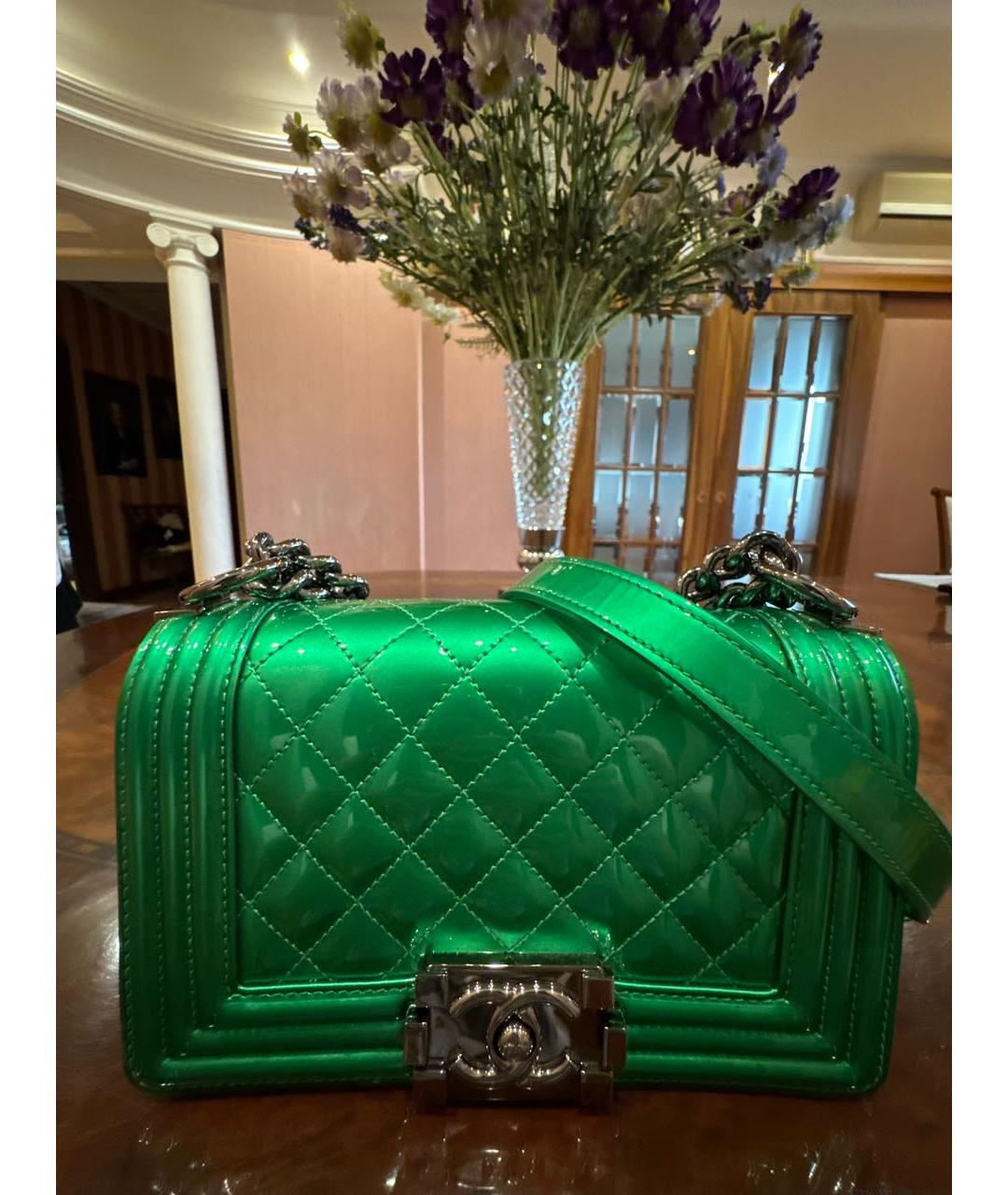 CHANEL Зеленая сумка через плечо из лакированной кожи, фото 8