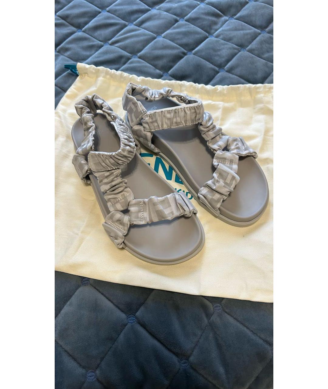 FENDI Серые текстильные сандалии, фото 3