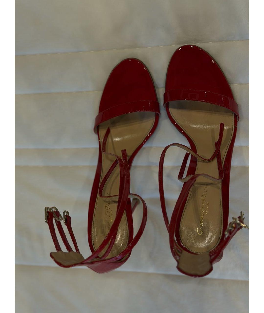 GIANVITO ROSSI Красные босоножки из лакированной кожи, фото 3