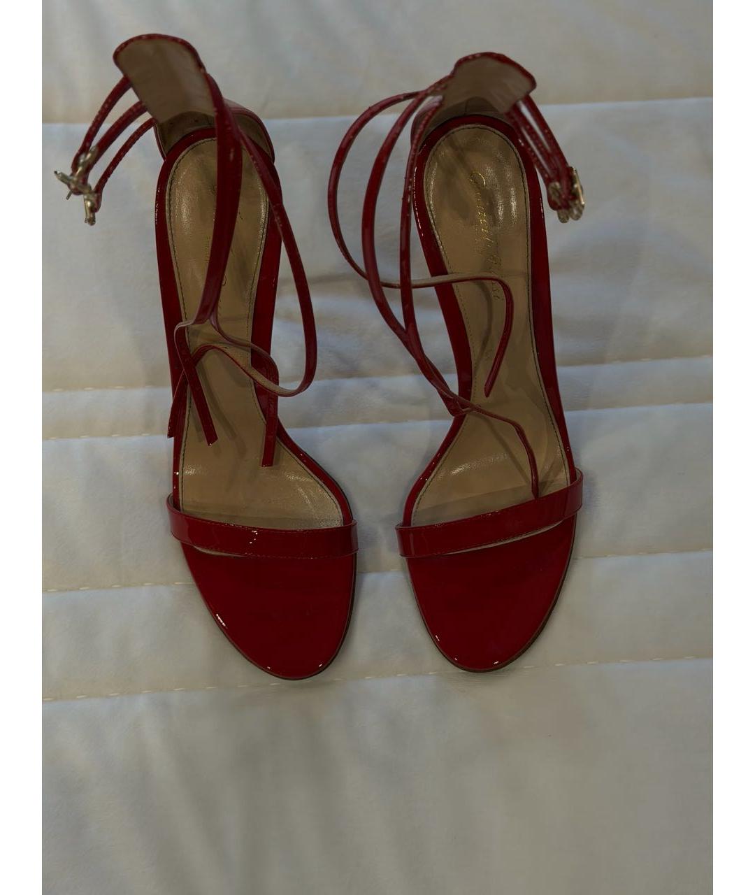 GIANVITO ROSSI Красные босоножки из лакированной кожи, фото 2