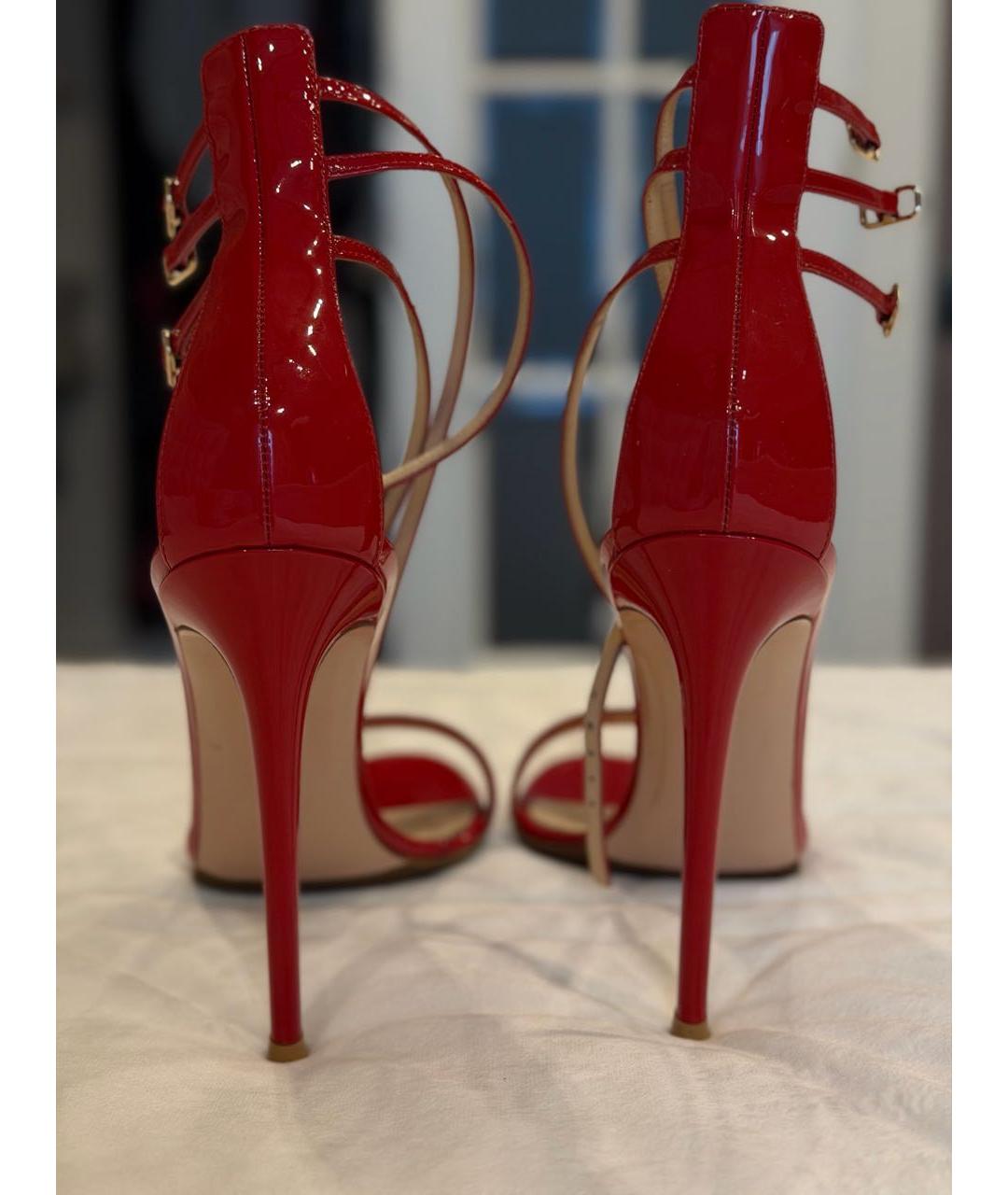 GIANVITO ROSSI Красные босоножки из лакированной кожи, фото 4