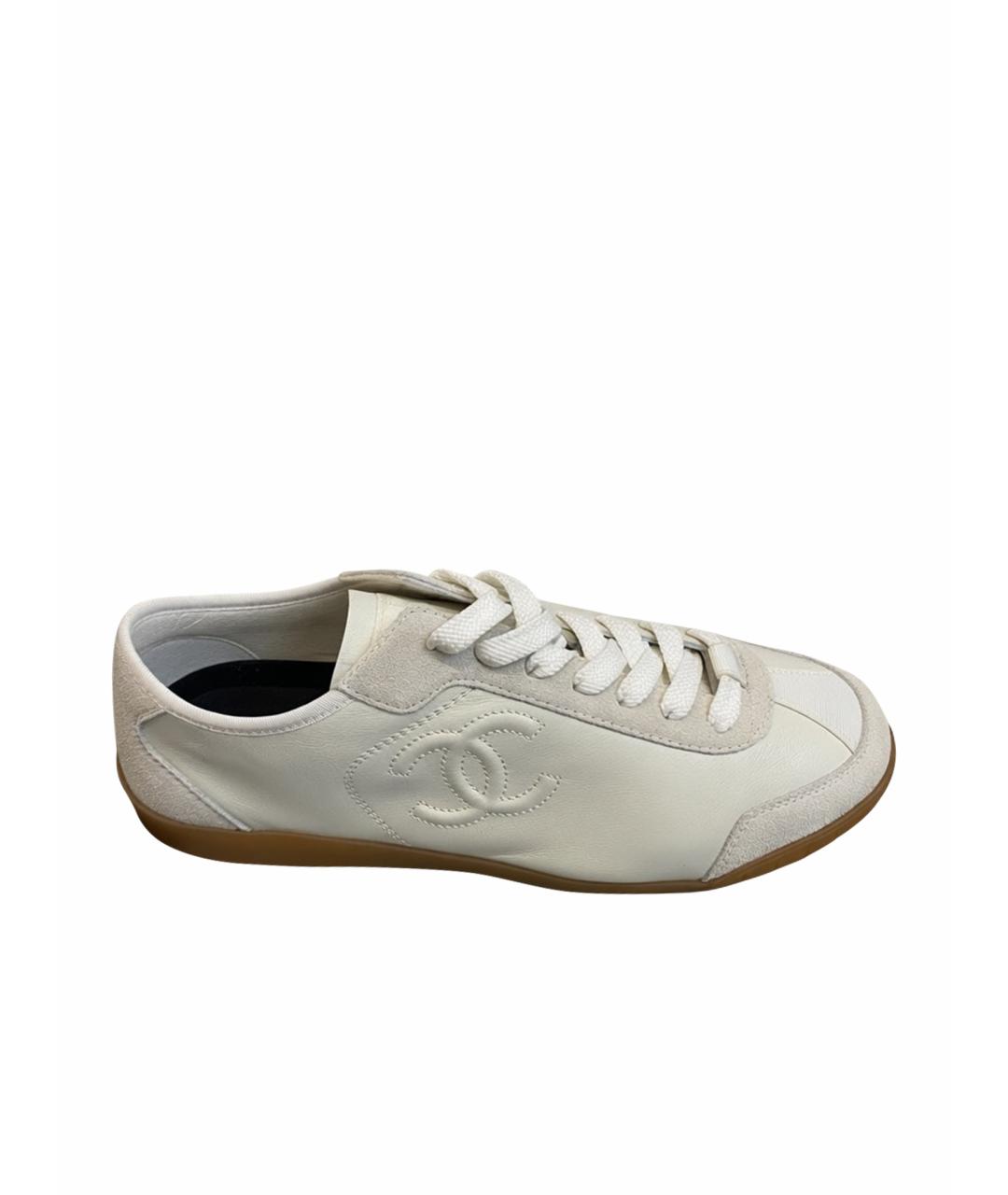 CHANEL Белые кожаные кроссовки, фото 1