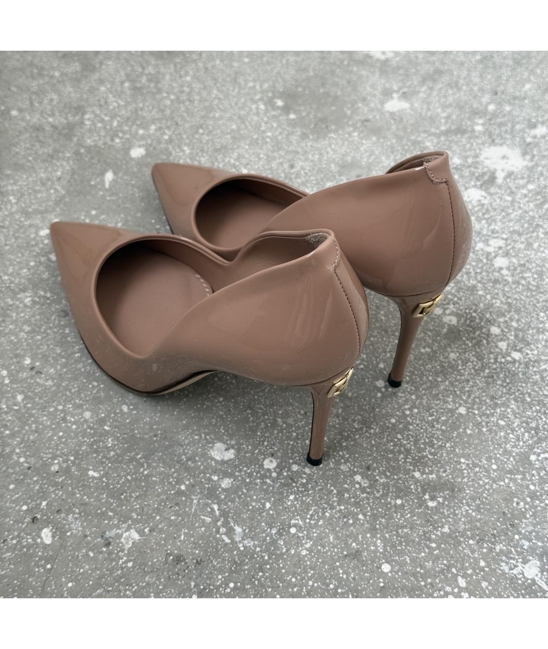 DOLCE&GABBANA Бежевые лодочки на низком каблуке из лакированной кожи, фото 2