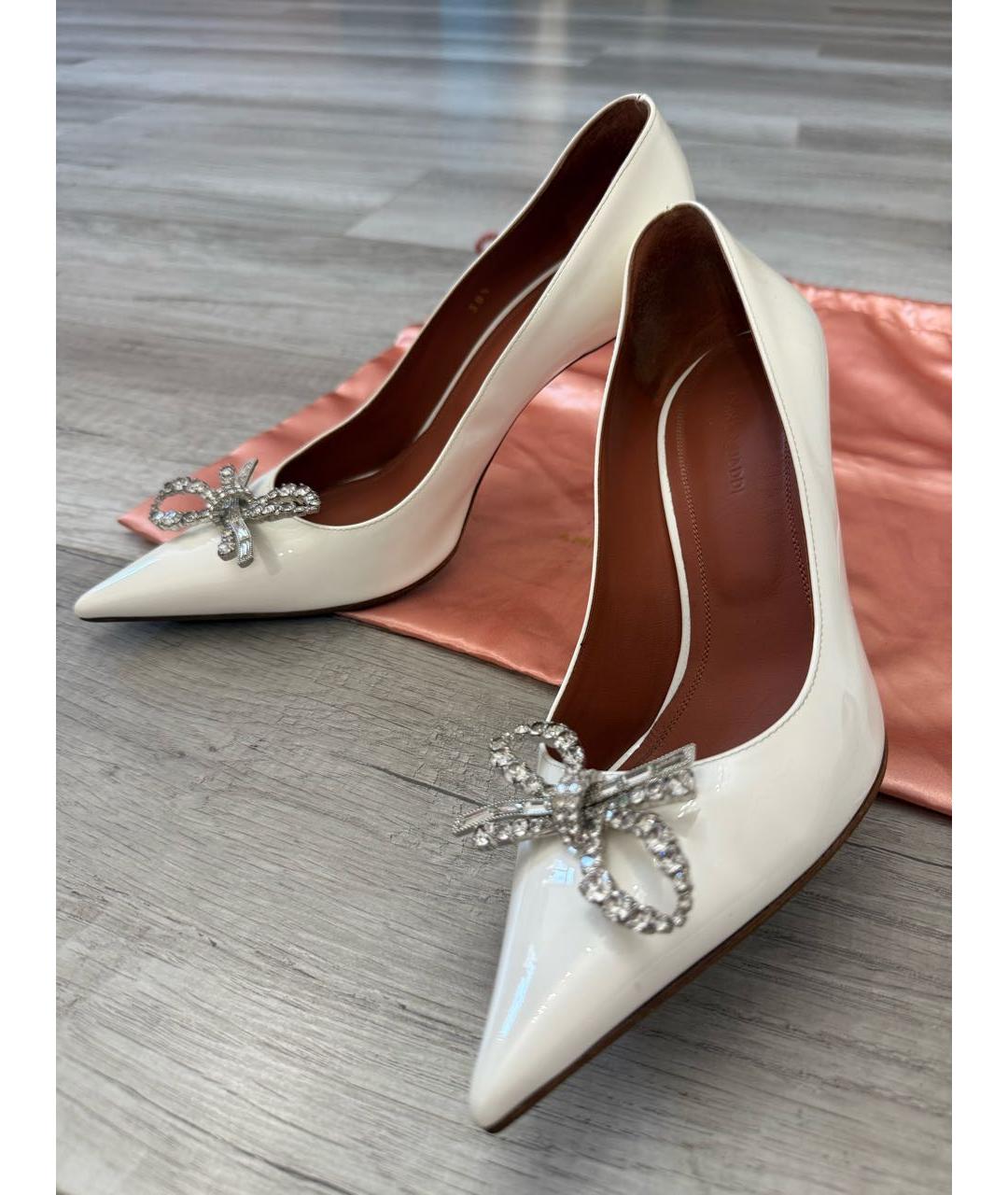 Amina Muaddi Белые кожаные туфли, фото 4
