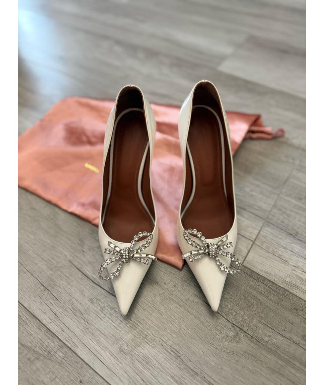 Amina Muaddi Белые кожаные туфли, фото 2