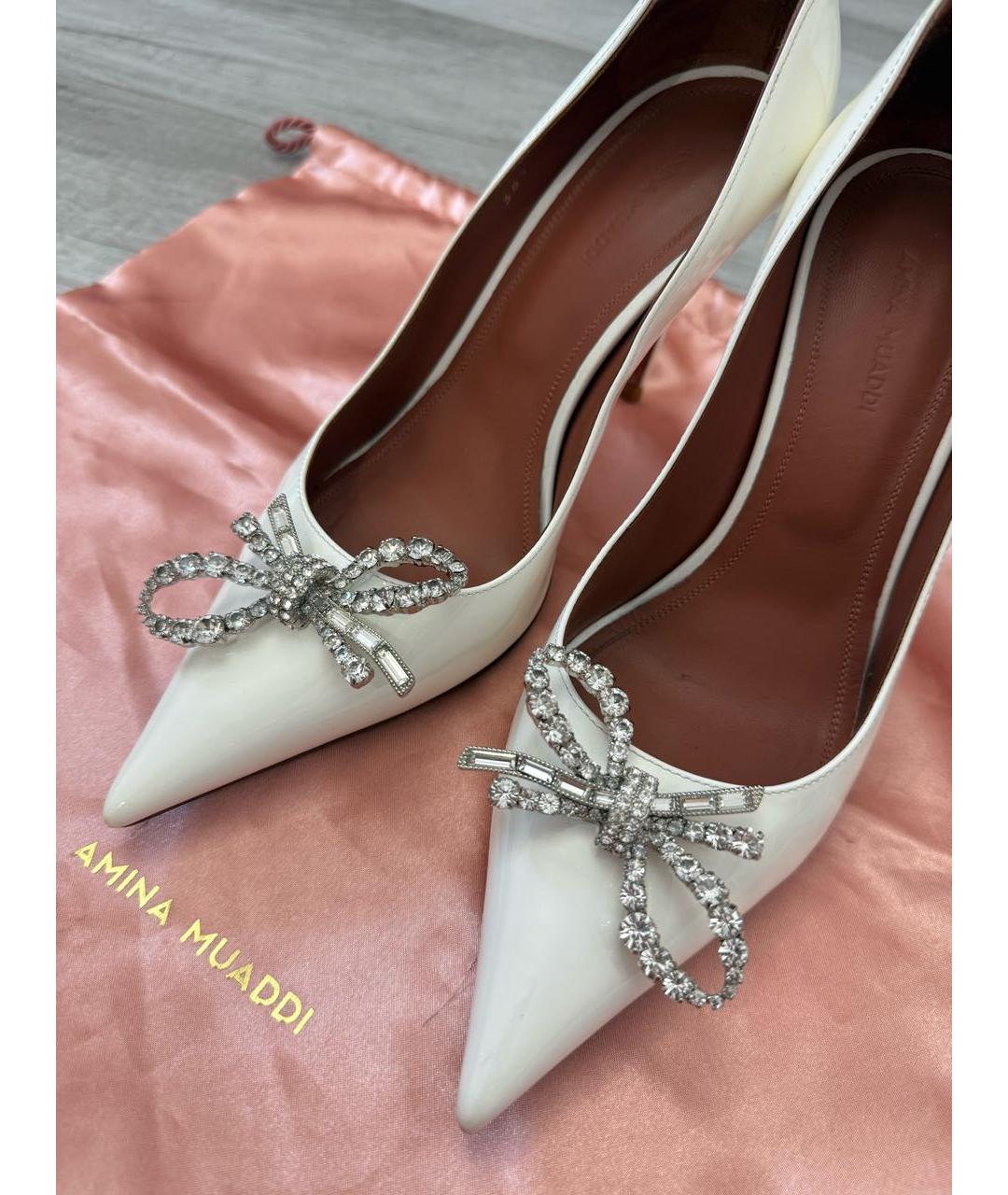 Amina Muaddi Белые кожаные туфли, фото 5