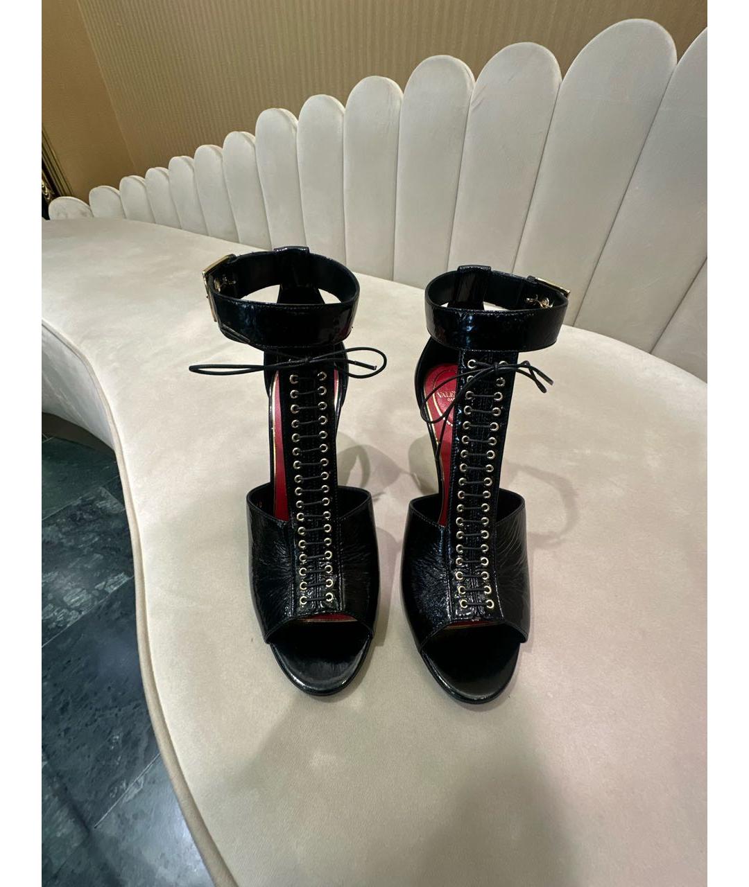 VALENTINO Черные кожаные босоножки, фото 2