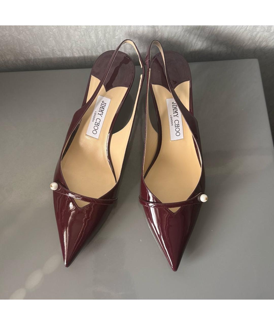 JIMMY CHOO Бордовые лодочки на низком каблуке из лакированной кожи, фото 2