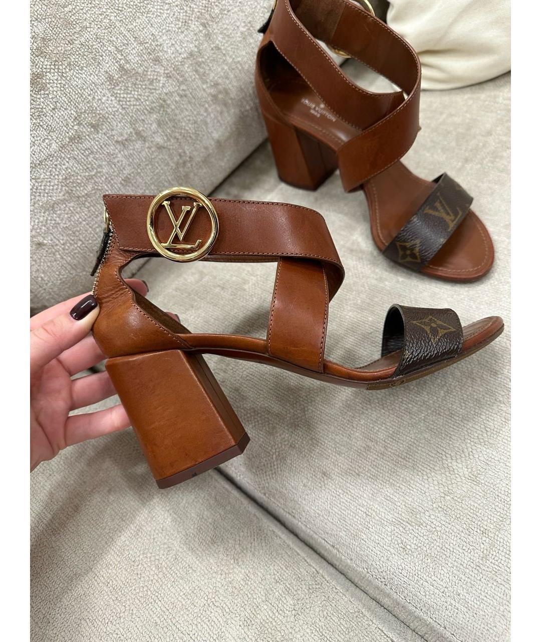 LOUIS VUITTON Коричневые кожаные босоножки, фото 9