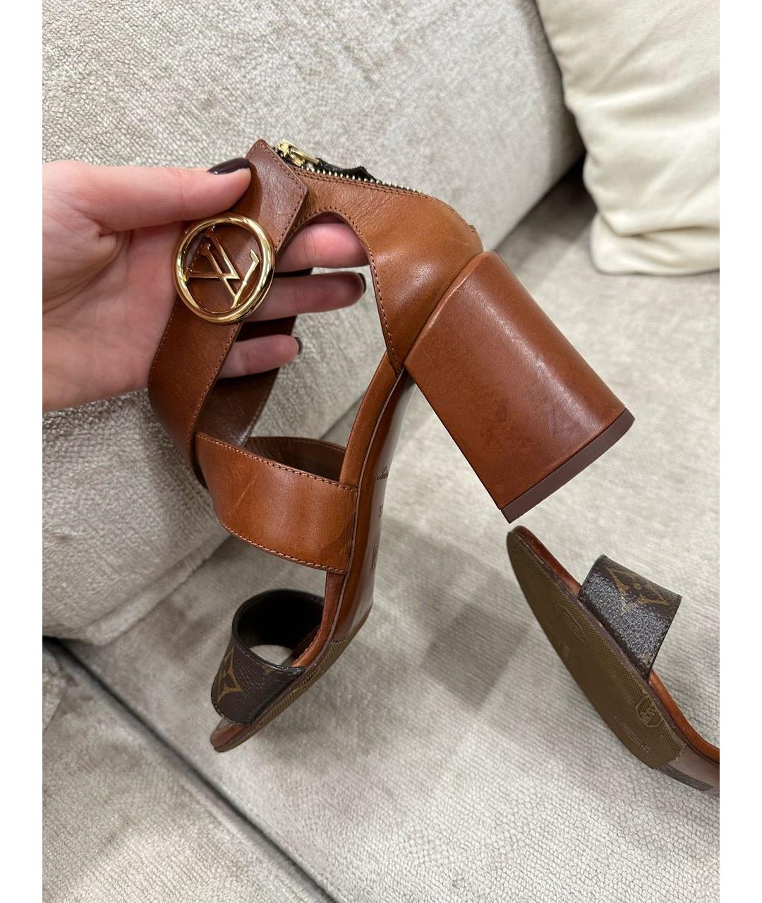 LOUIS VUITTON Коричневые кожаные босоножки, фото 6