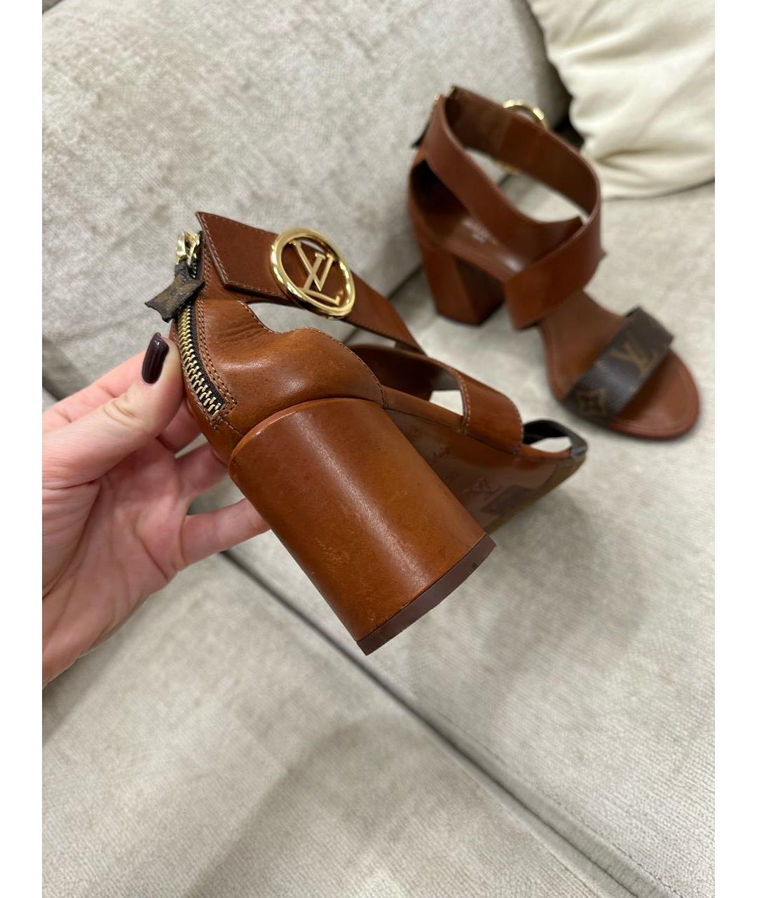 LOUIS VUITTON Коричневые кожаные босоножки, фото 3