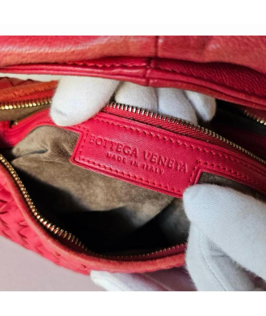 BOTTEGA VENETA Красная кожаная сумка с короткими ручками, фото 6