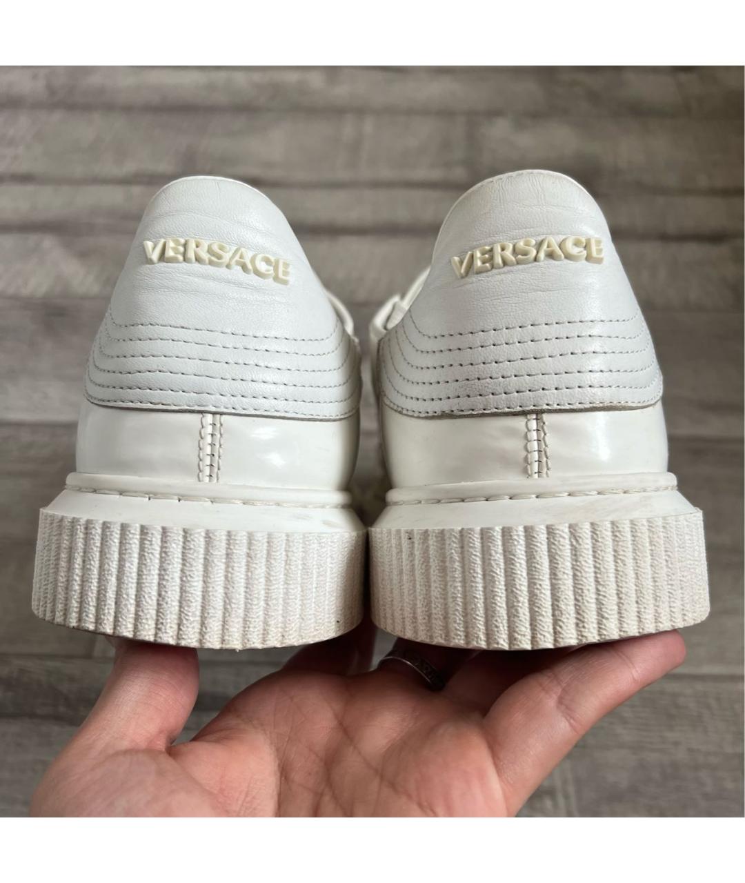 VERSACE Белые кожаные низкие кроссовки / кеды, фото 5