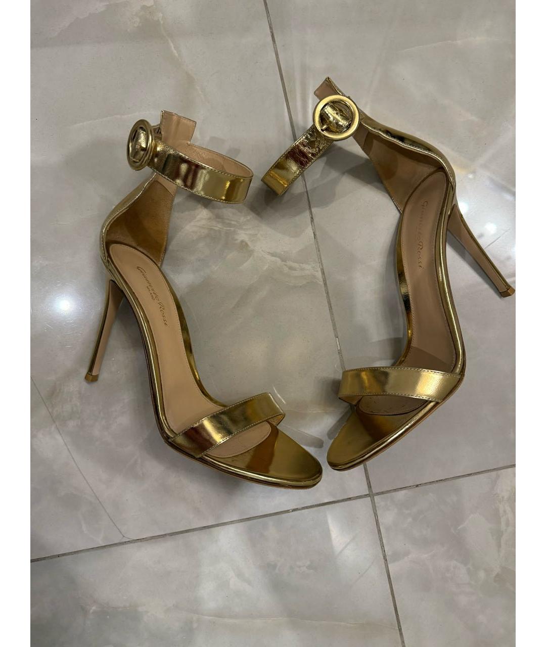 GIANVITO ROSSI Золотые кожаные босоножки, фото 7