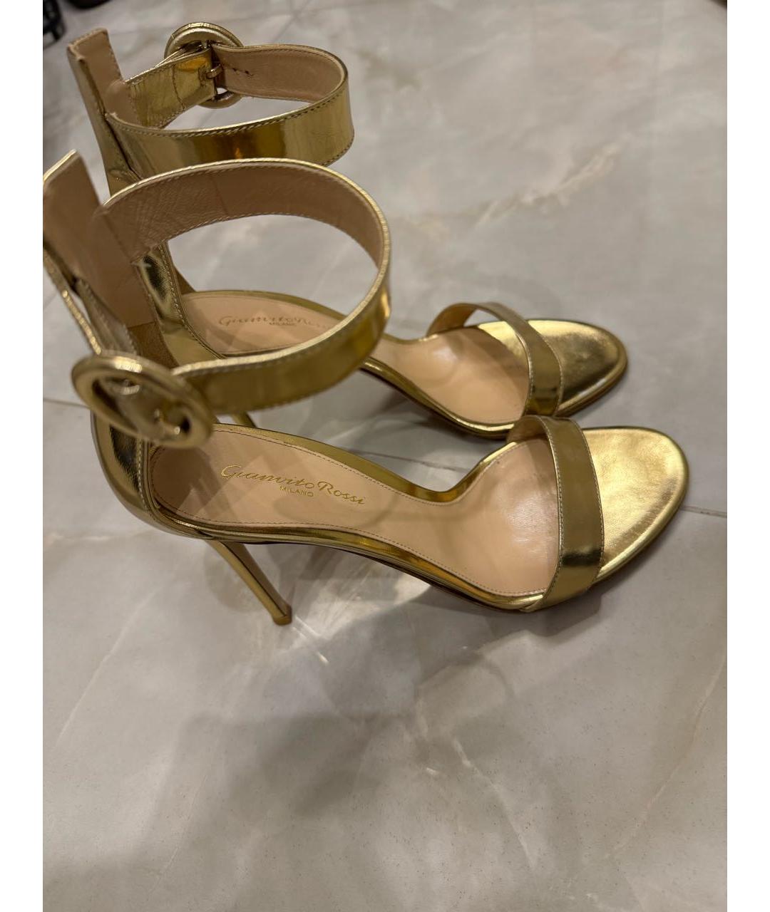 GIANVITO ROSSI Золотые кожаные босоножки, фото 6