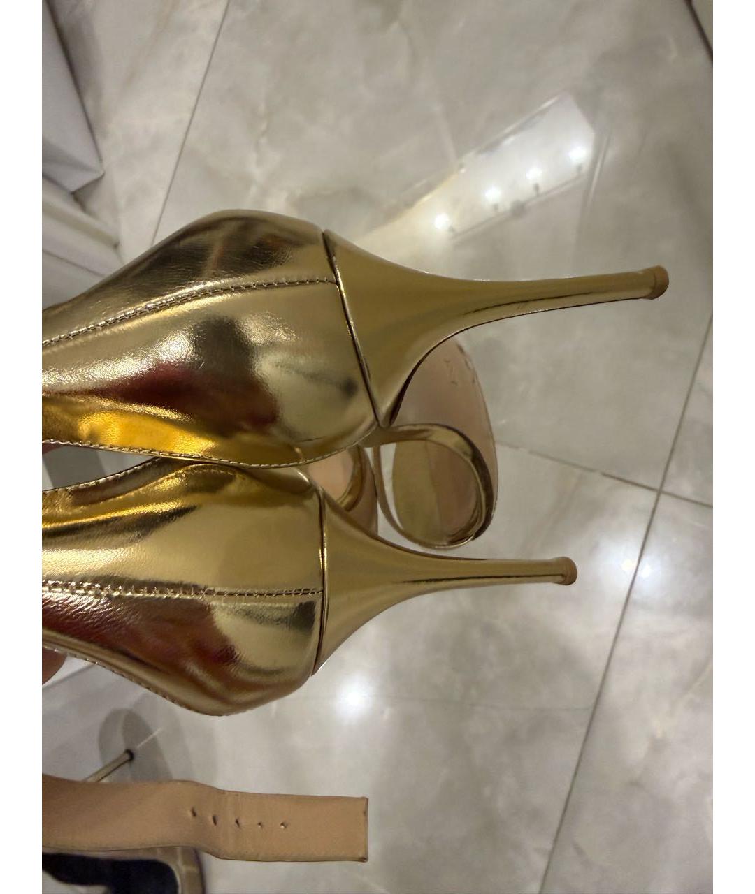 GIANVITO ROSSI Золотые кожаные босоножки, фото 5