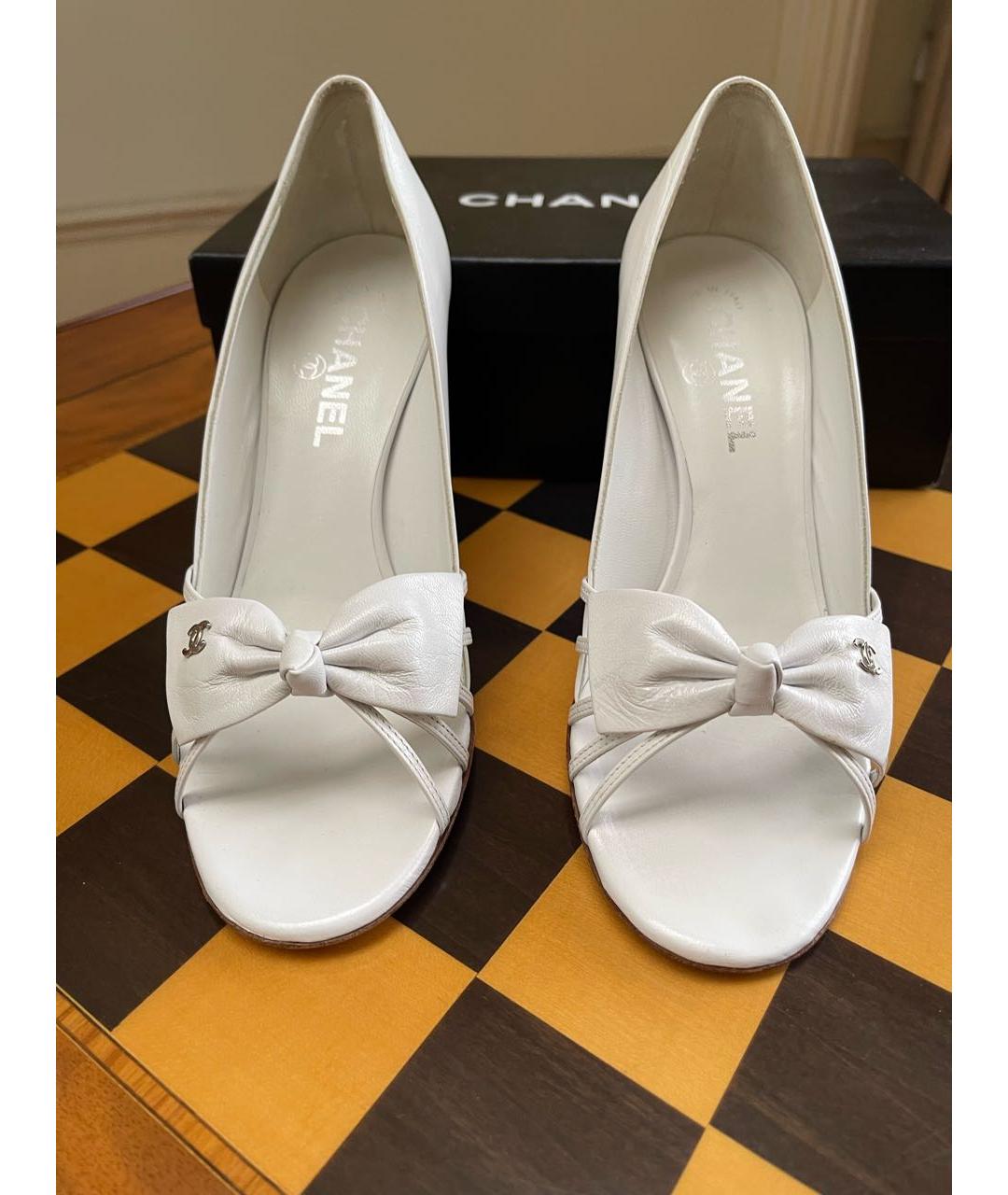 CHANEL Белые кожаные туфли, фото 2