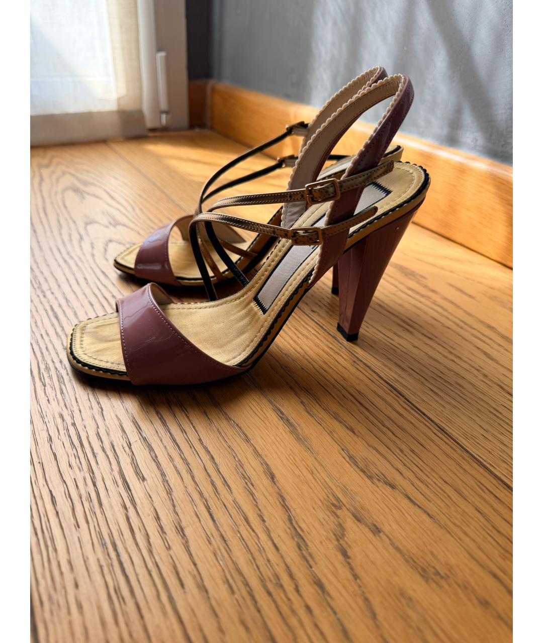 NO. 21 Розовые босоножки из лакированной кожи, фото 6