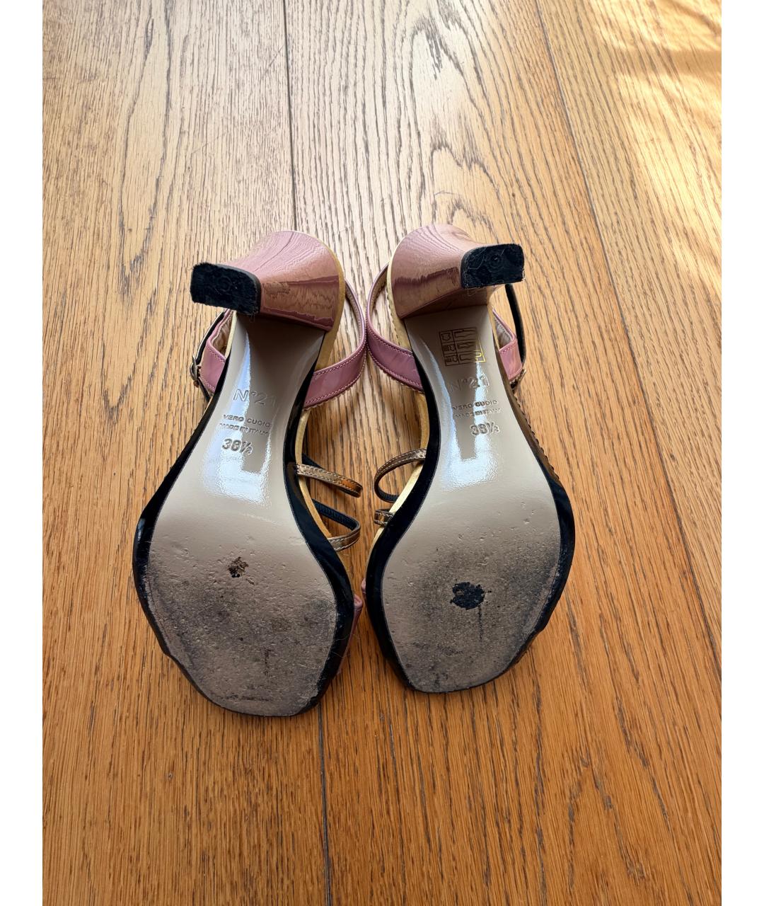 NO. 21 Розовые босоножки из лакированной кожи, фото 4