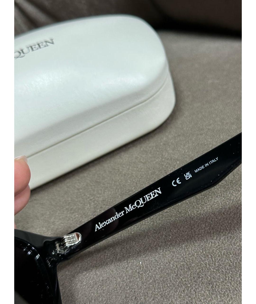 ALEXANDER MCQUEEN Черные пластиковые солнцезащитные очки, фото 3