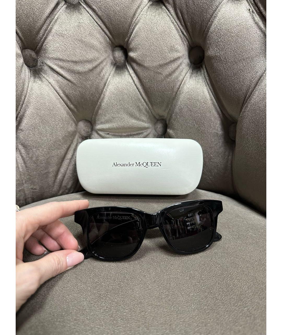 ALEXANDER MCQUEEN Черные пластиковые солнцезащитные очки, фото 5