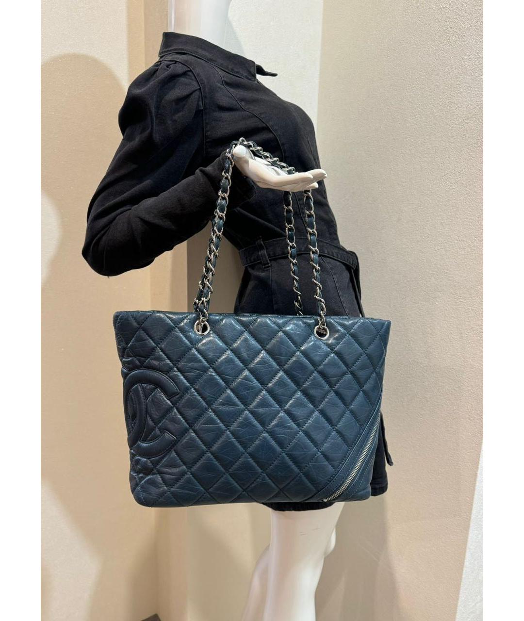 CHANEL Темно-синяя кожаная сумка тоут, фото 5