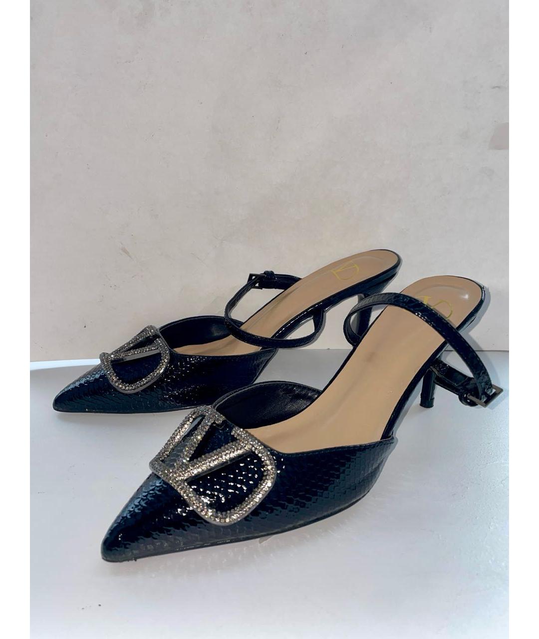 VALENTINO Черные лодочки на низком каблуке из лакированной кожи, фото 6