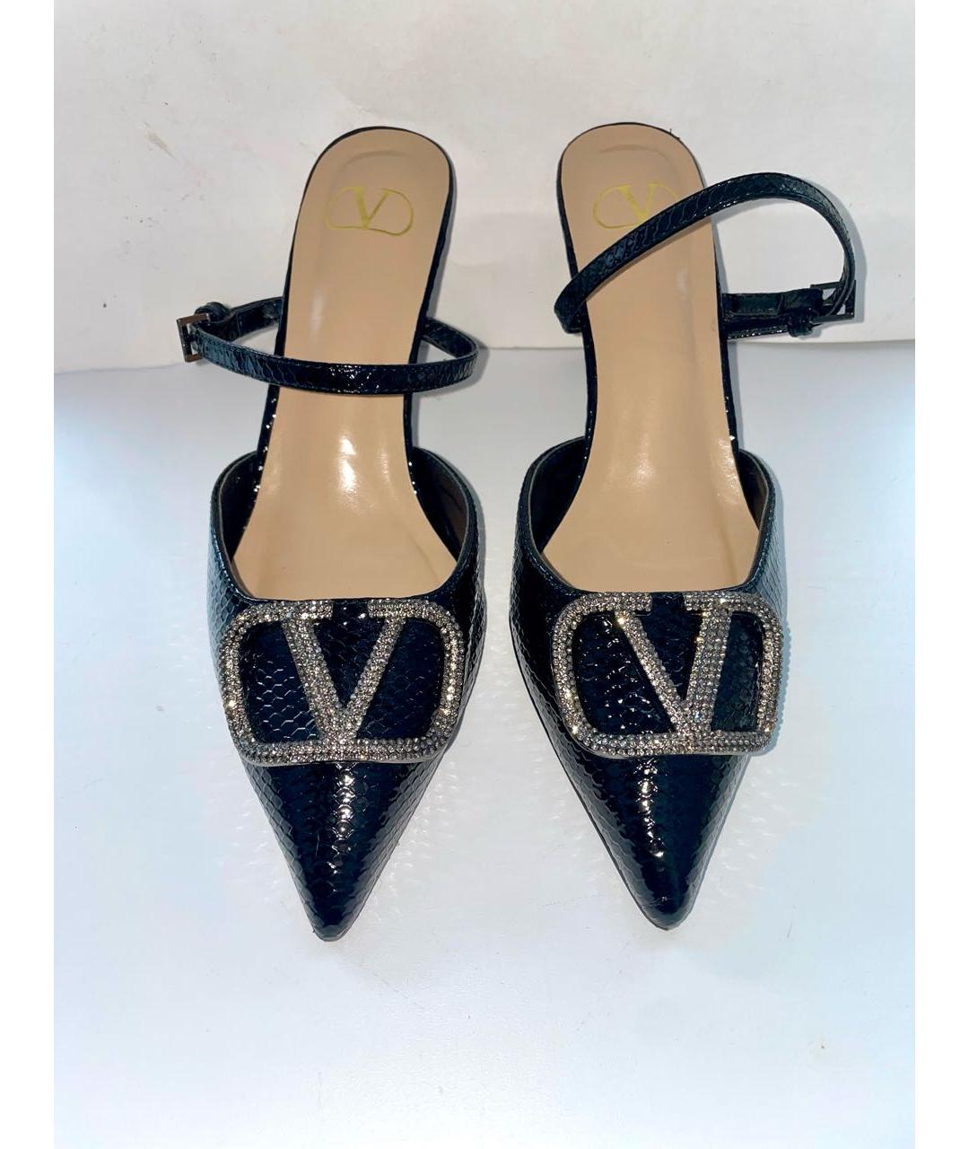 VALENTINO Черные лодочки на низком каблуке из лакированной кожи, фото 2