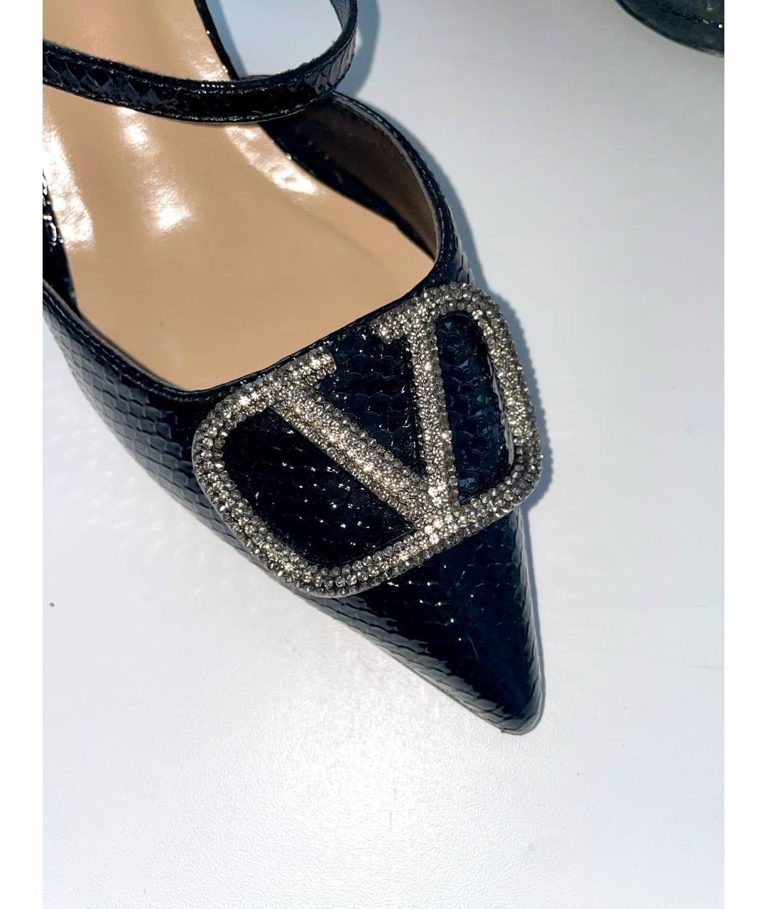 VALENTINO Черные лодочки на низком каблуке из лакированной кожи, фото 3