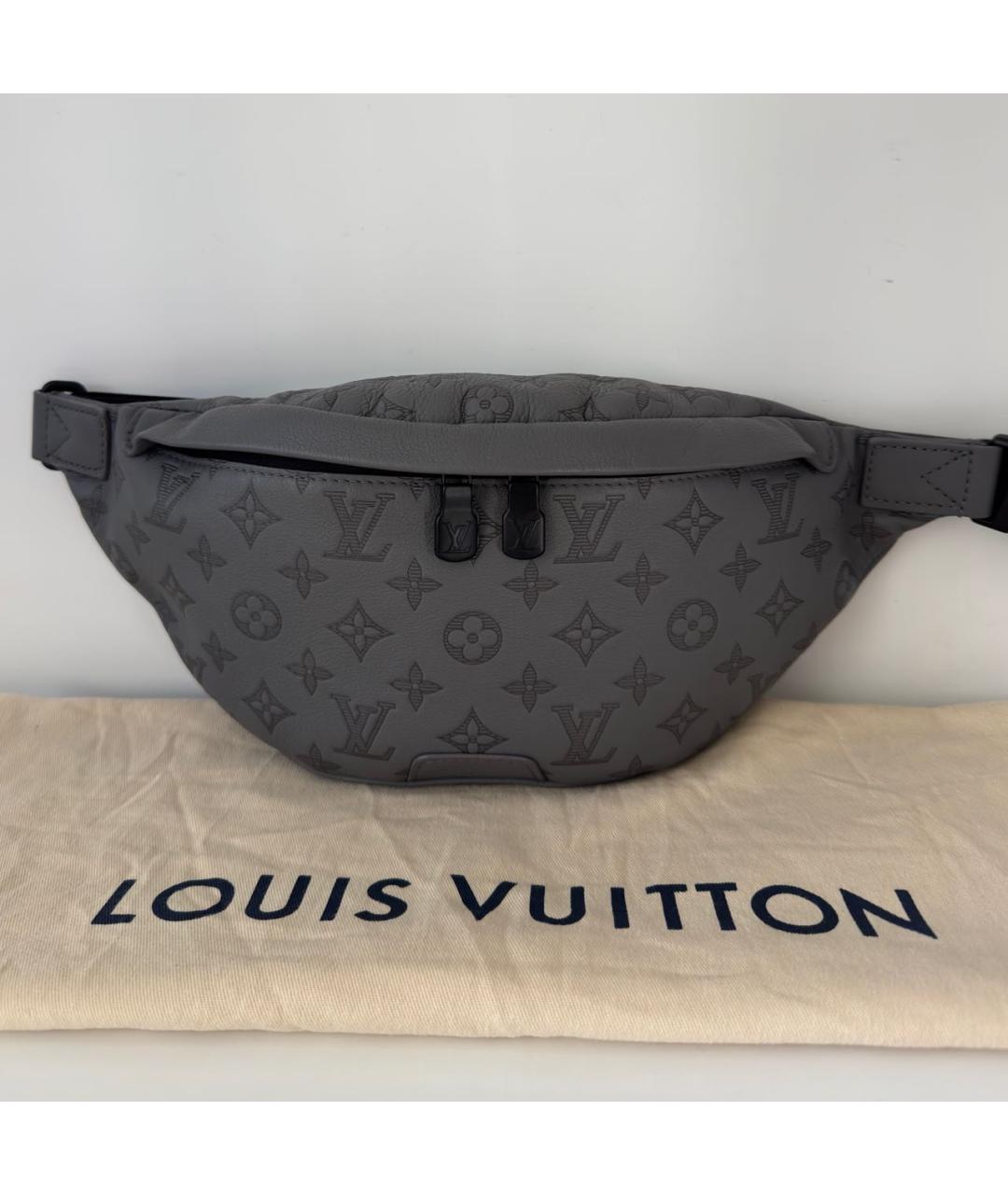 LOUIS VUITTON Серая кожаная поясная сумка, фото 2