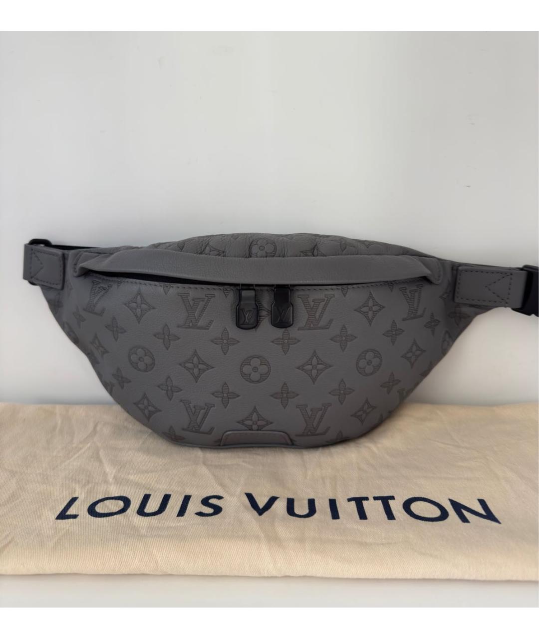 LOUIS VUITTON Серая кожаная поясная сумка, фото 9