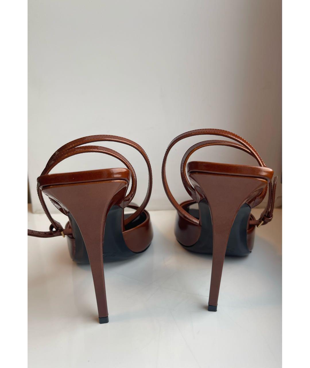 SAINT LAURENT Коричневые босоножки из лакированной кожи, фото 4