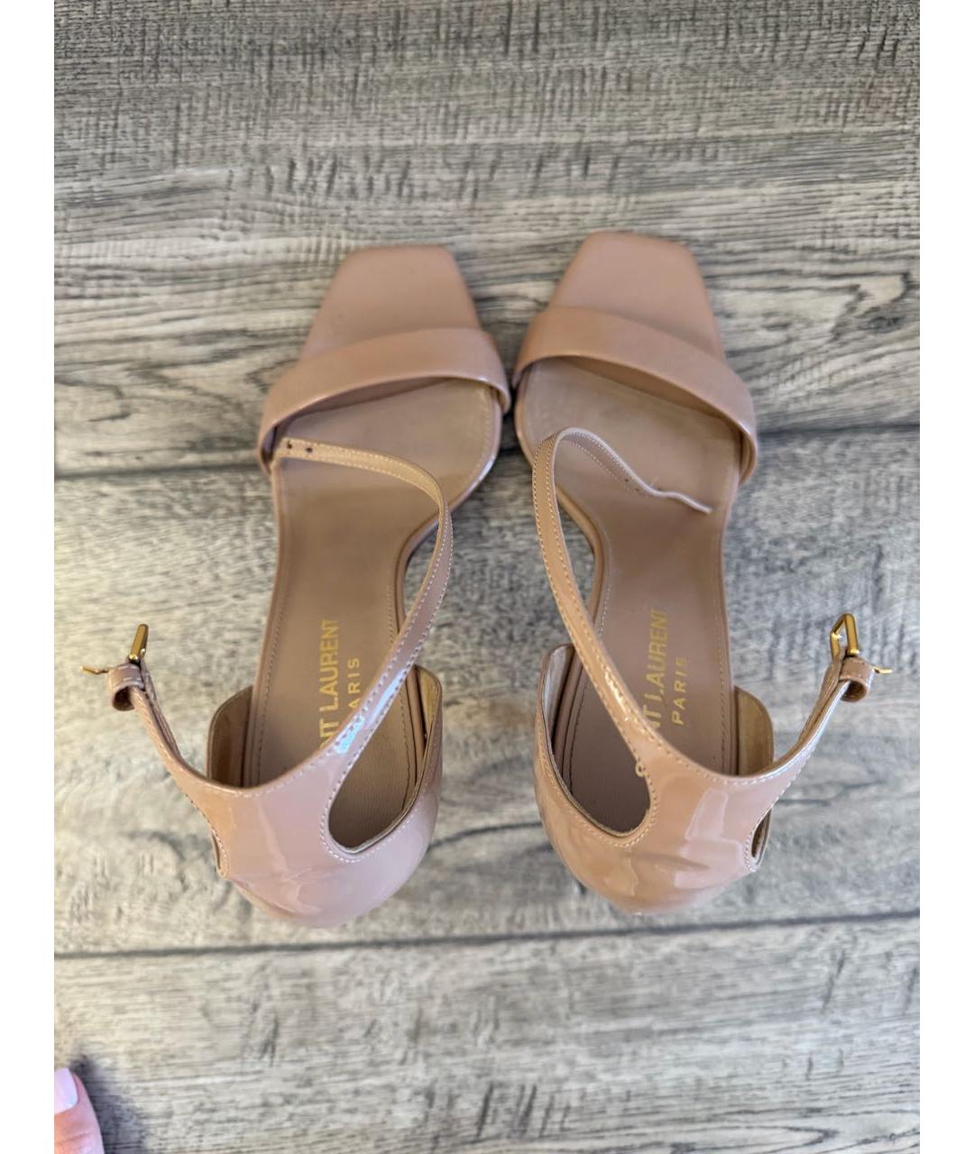 SAINT LAURENT Бежевые босоножки из лакированной кожи, фото 3