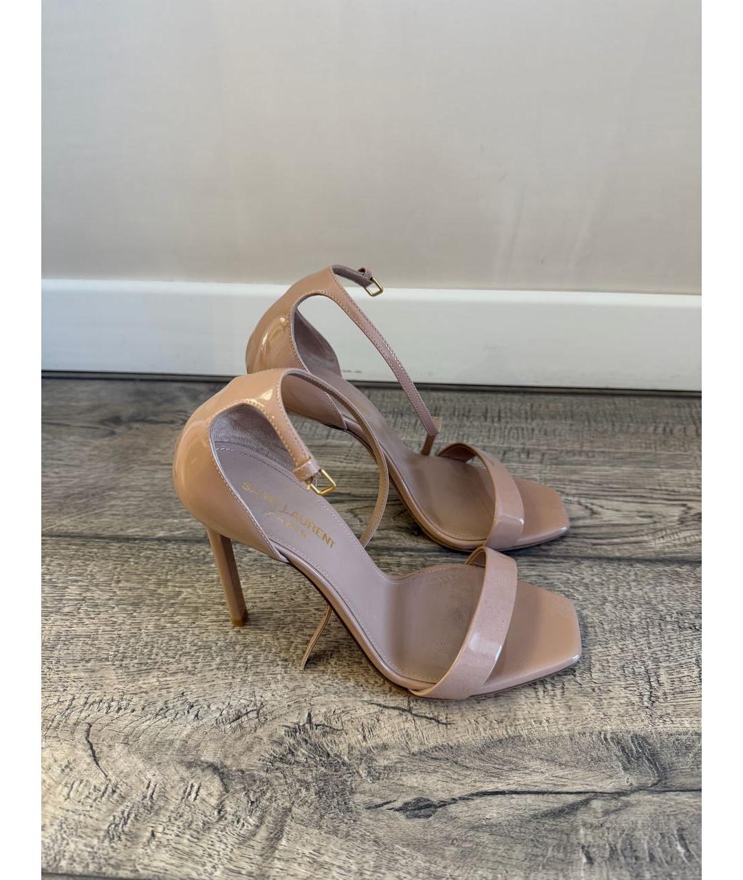 SAINT LAURENT Бежевые босоножки из лакированной кожи, фото 5
