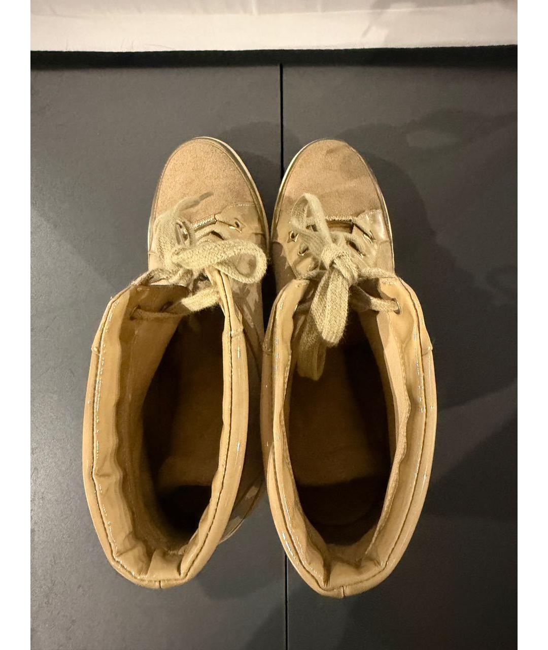 JIMMY CHOO Бежевые замшевые ботильоны, фото 3